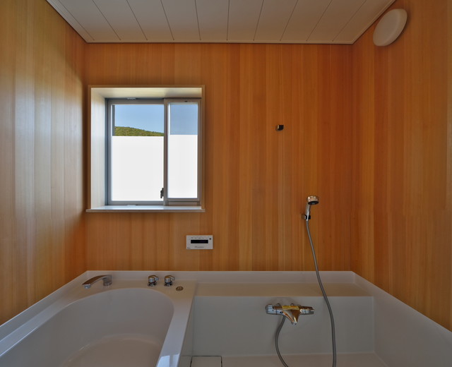 「山科の家」 moderno-stanza-da-bagno
