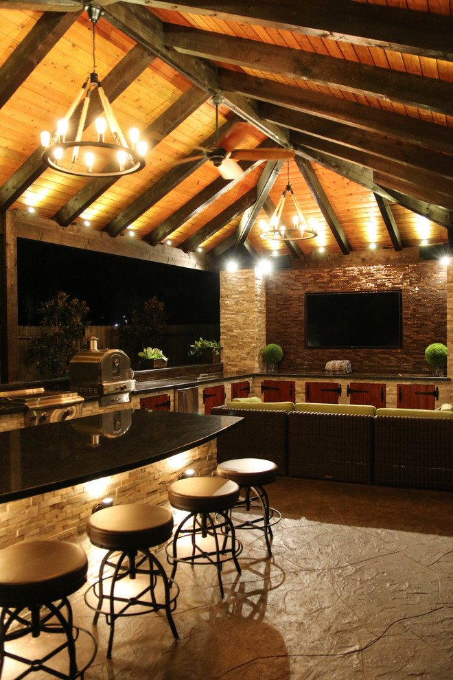 Transitional home design photo in Houston