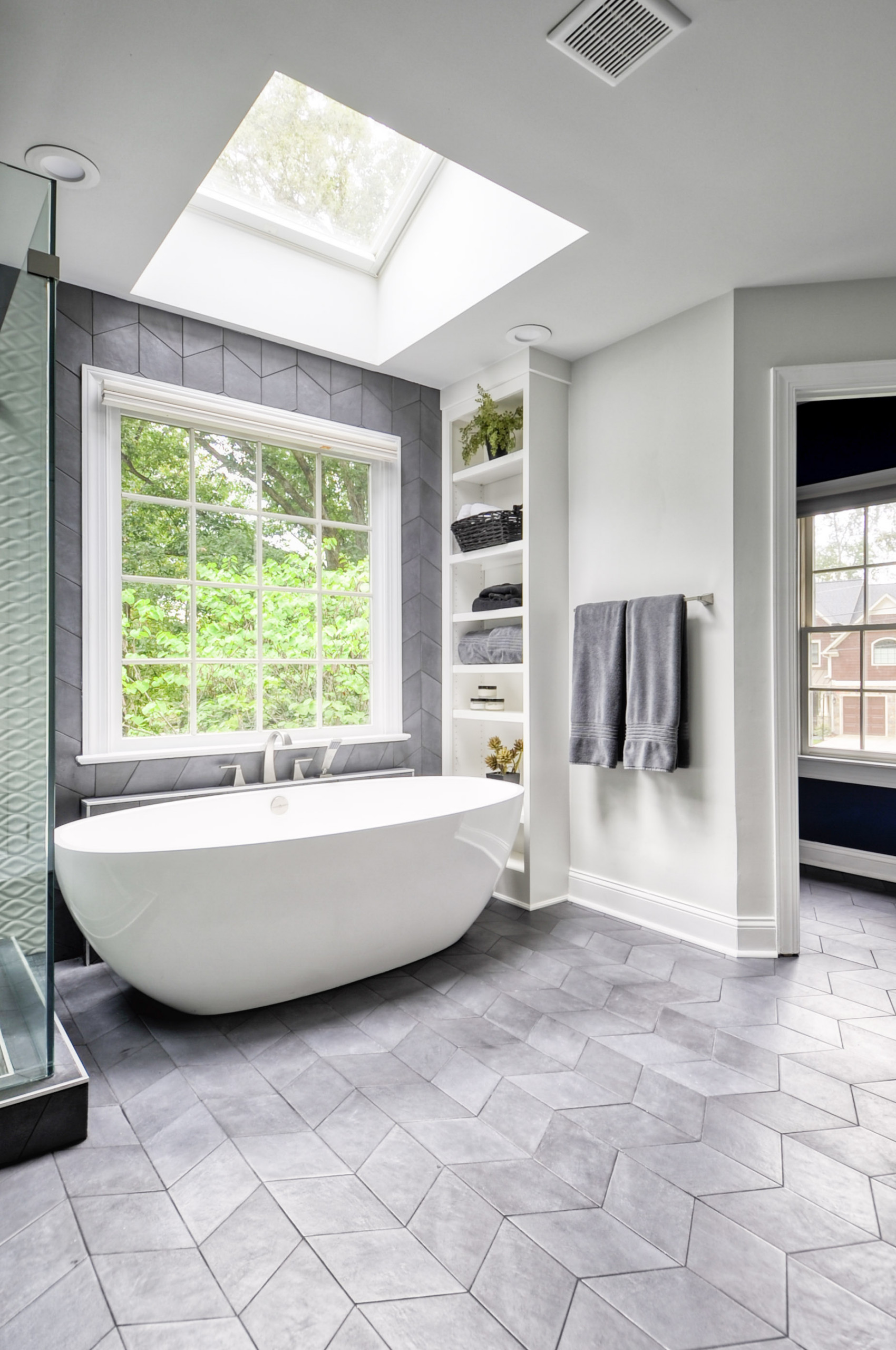 Luxery Black, White and Blue-Gray Massachusetts Master Bath.