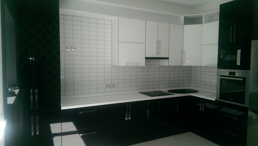 кухня белое черное пластик