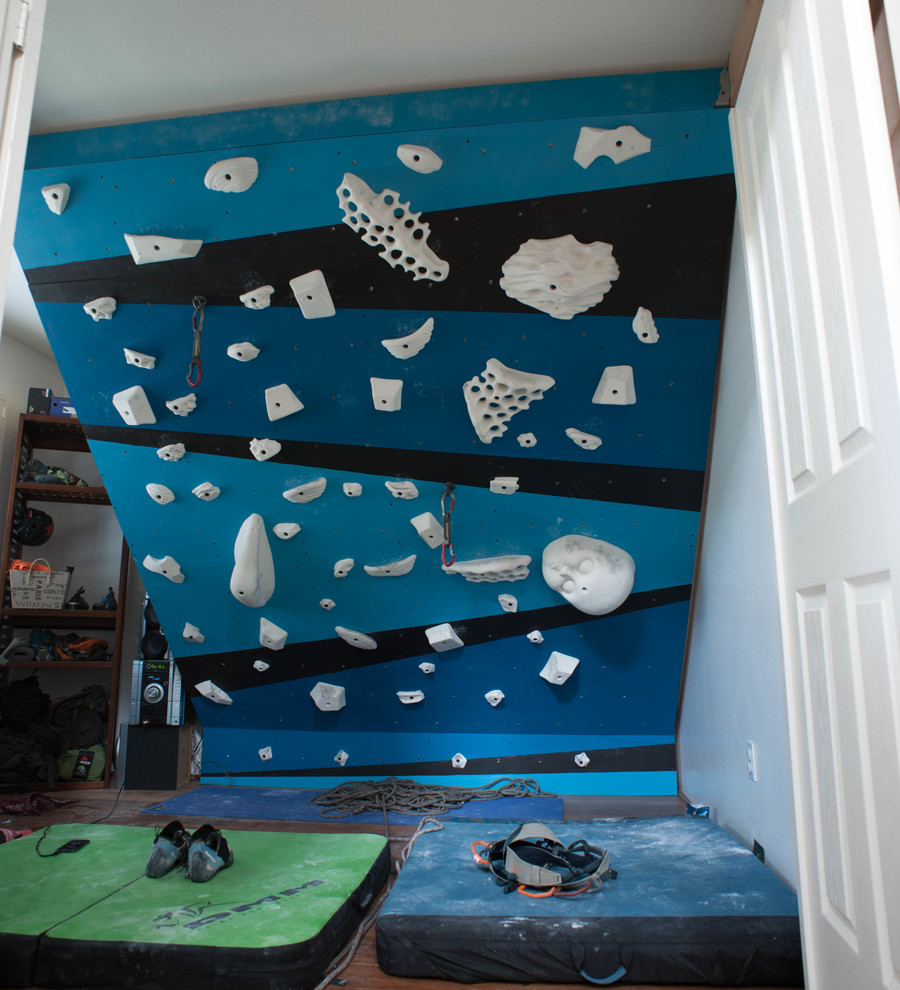 Design ideas for a small modern home climbing wall in Hawaii with white walls.