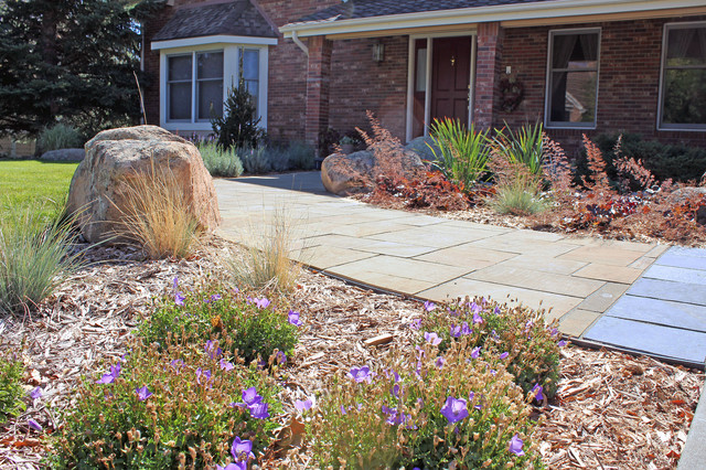 Traditional Front Entry traditional-garden