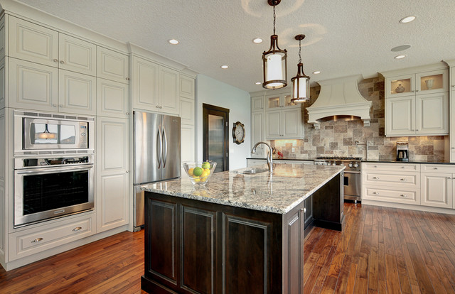 Transitional transitional-kitchen