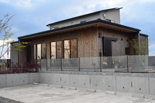 東日本大震災からの自宅再建 Part 1 海辺の土地にカフェ付き住宅を新築 Houzz ハウズ