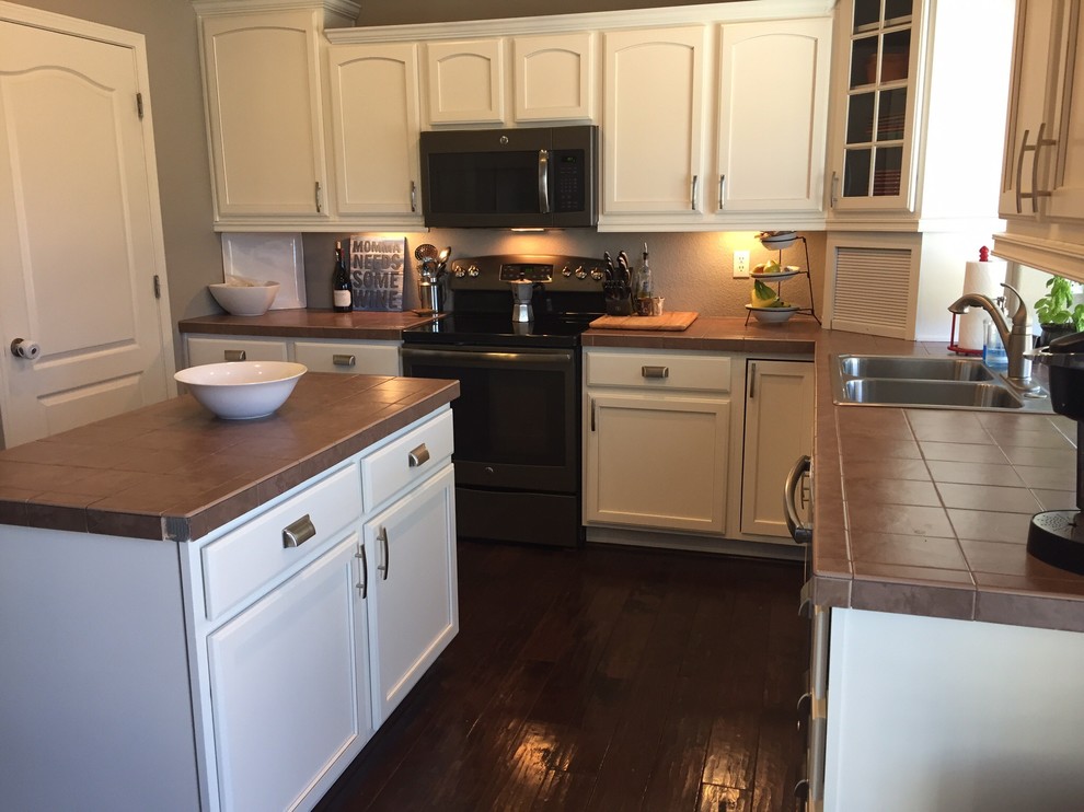 Transitional home design photo in Denver