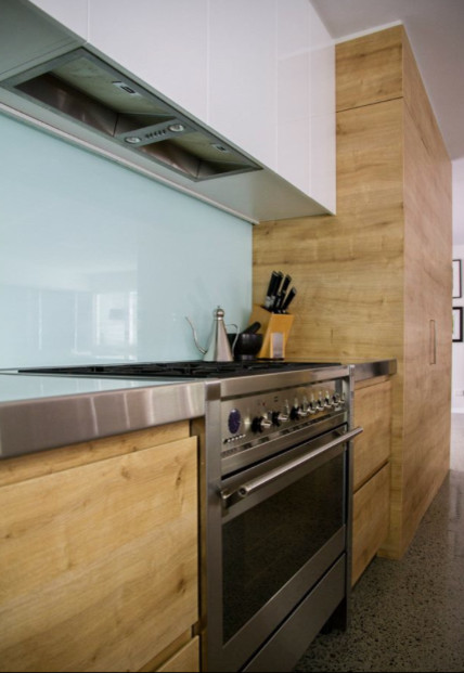 Inspiration for a contemporary kitchen in Gold Coast - Tweed.