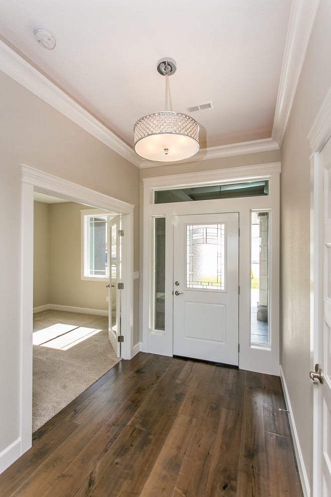 Transitional entryway photo in Seattle