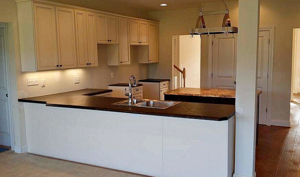 Transitional kitchen photo in Birmingham
