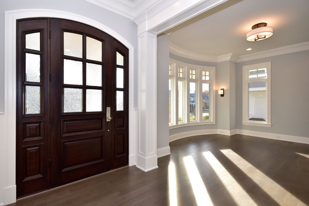 Inspiration for a transitional home design remodel in Chicago