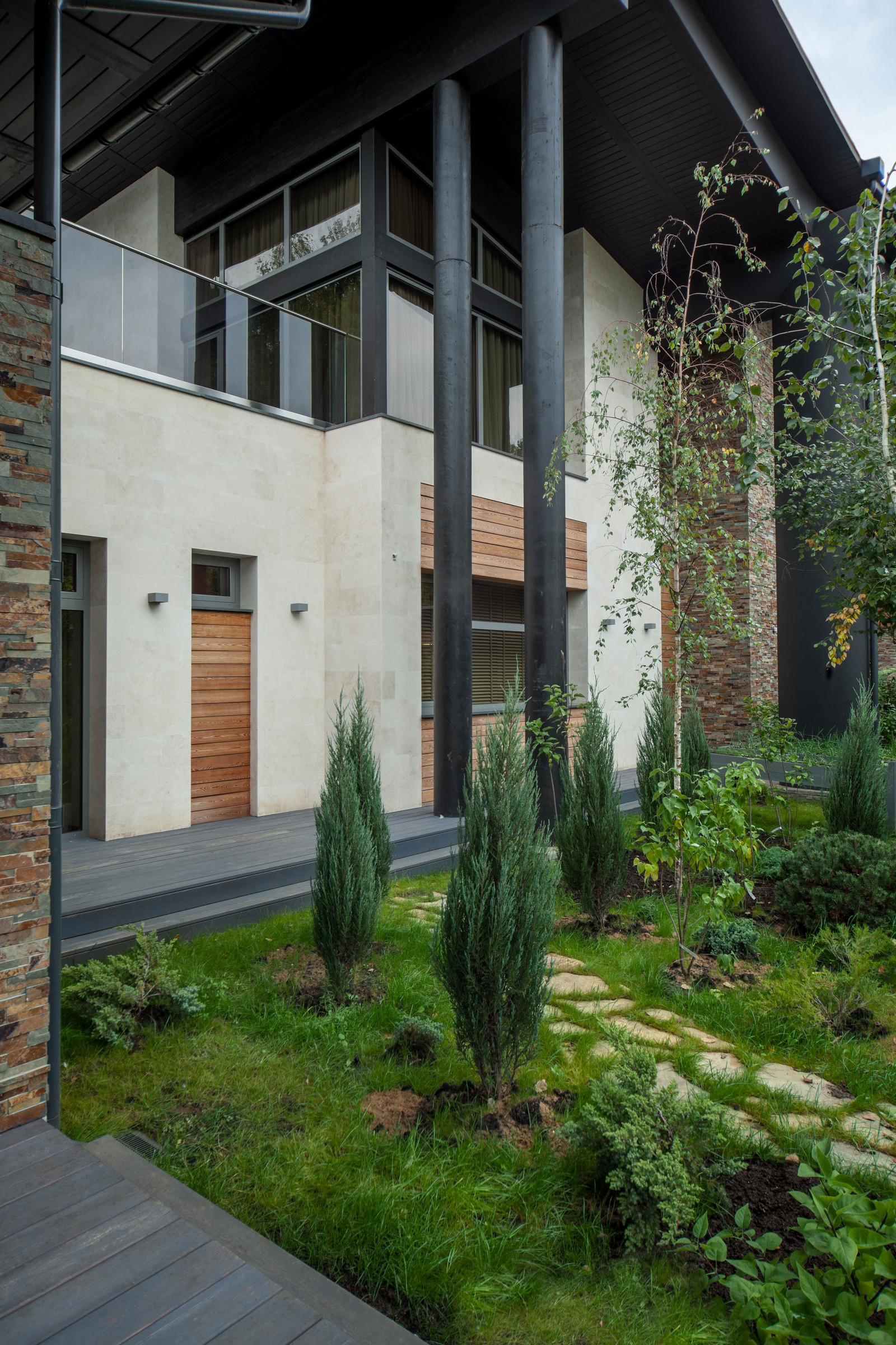 Современный загородный дом "Wing house"