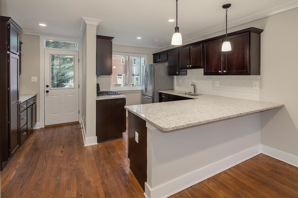 Kitchen - transitional kitchen idea in DC Metro