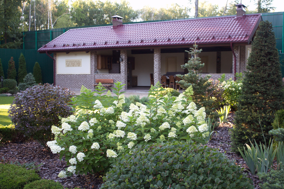 Сад резиденции для большой семьи