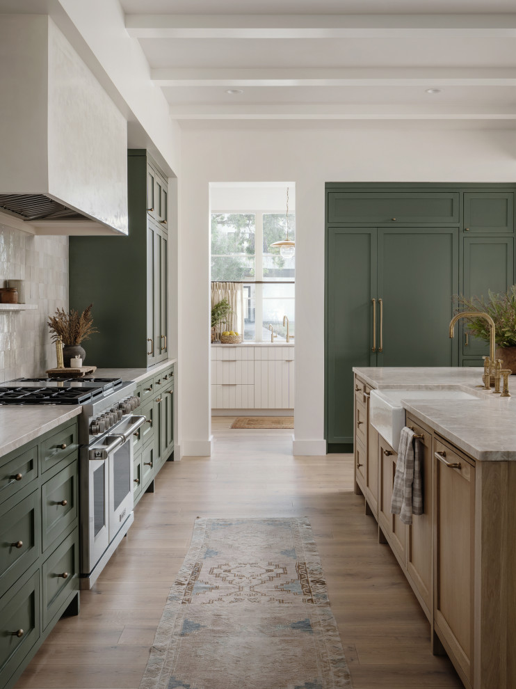 Kitchen - transitional kitchen idea in Austin