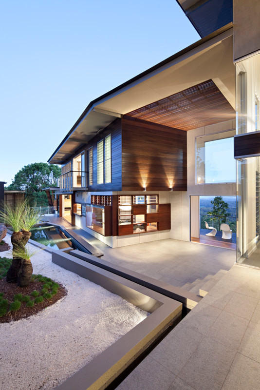 Inspiration for a contemporary home design in Sunshine Coast.