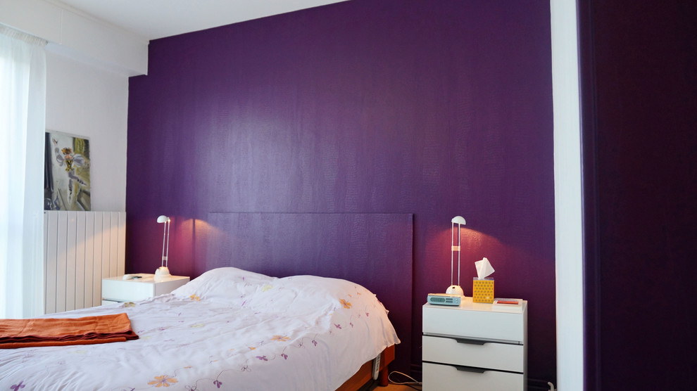 This is an example of a modern bedroom in Angers.