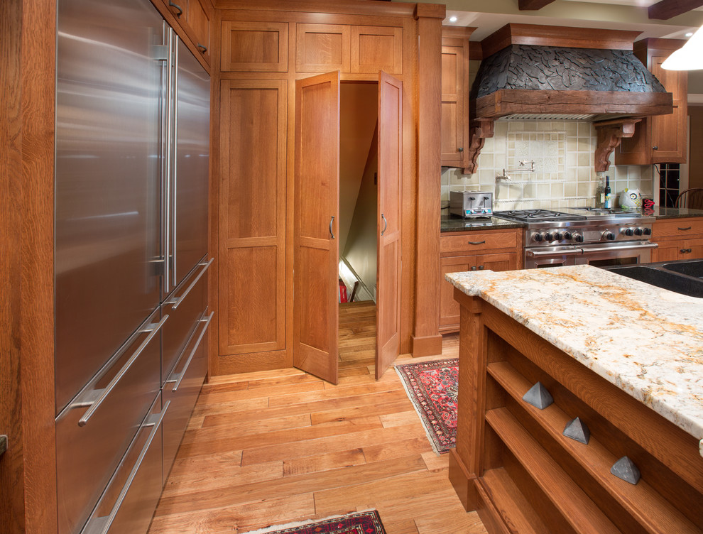 Transitional kitchen photo in Columbus