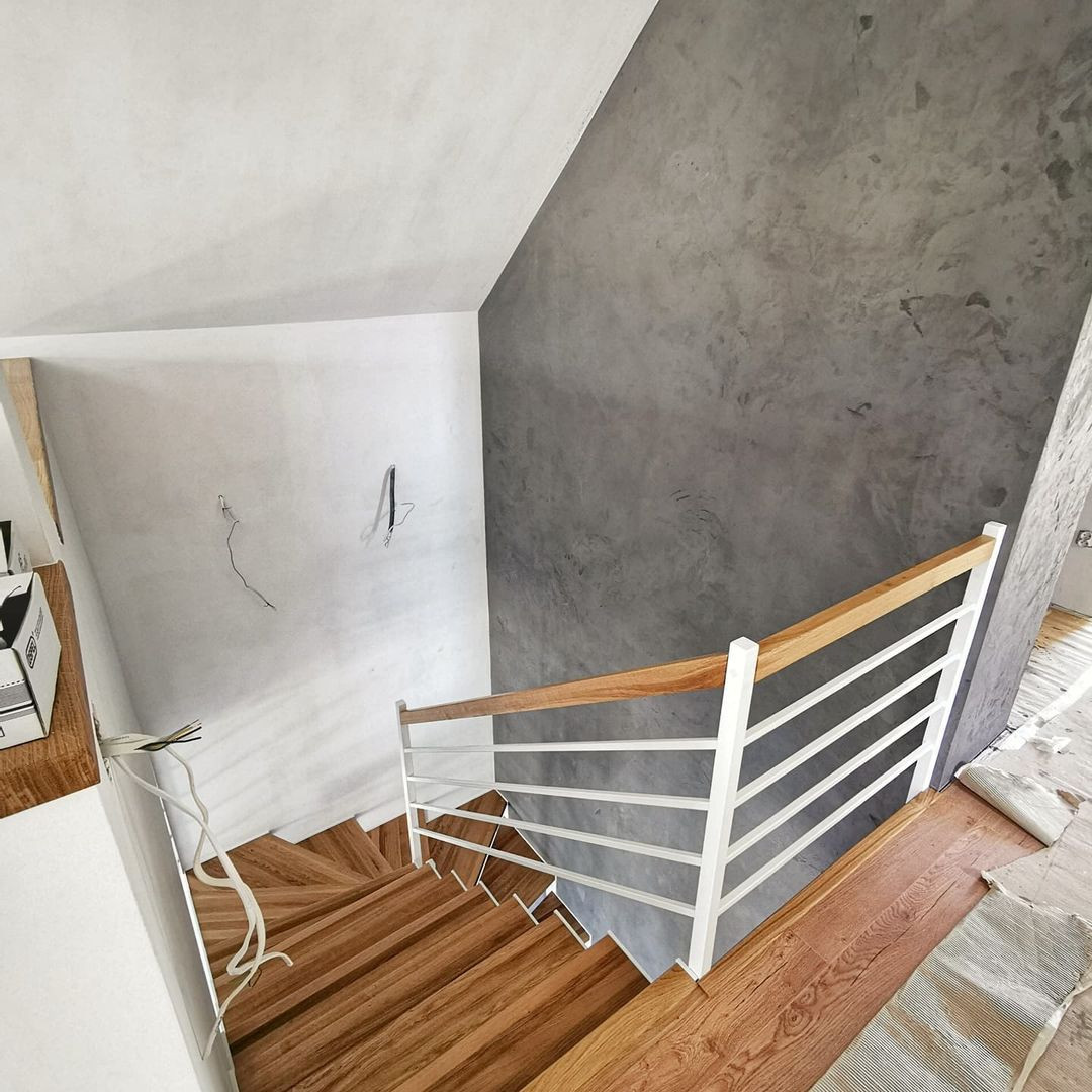 Поворотная лестница на тетивах