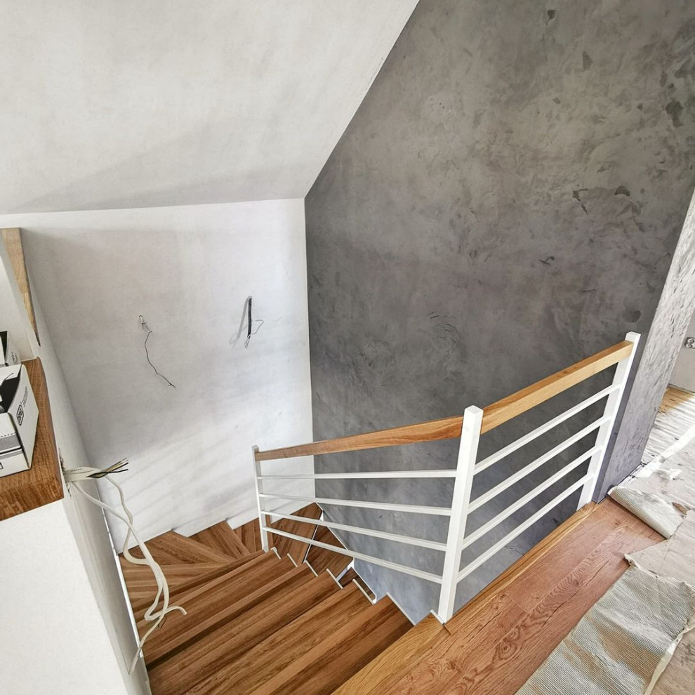 Поворотная лестница на тетивах