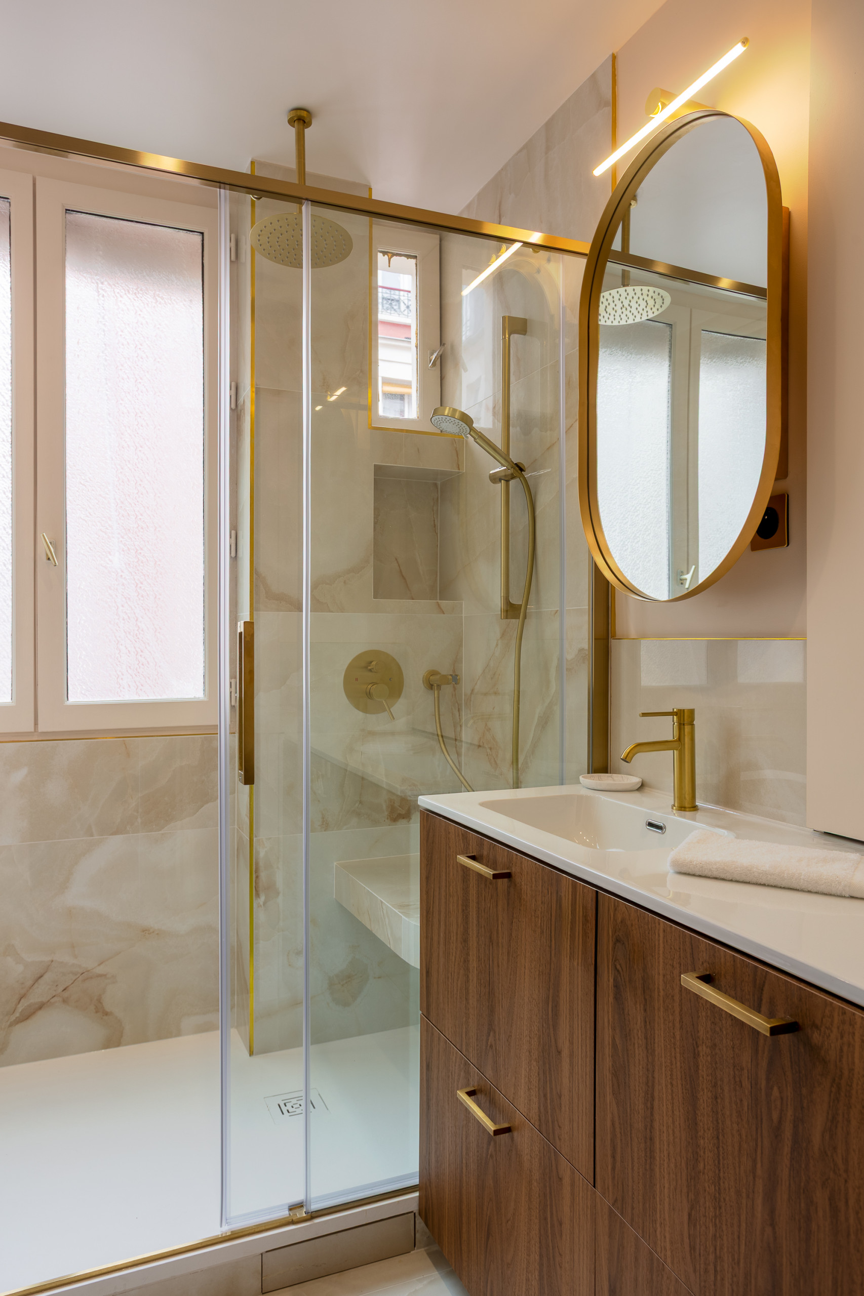 Une salle de bain raffinée dans moins de 4 m²