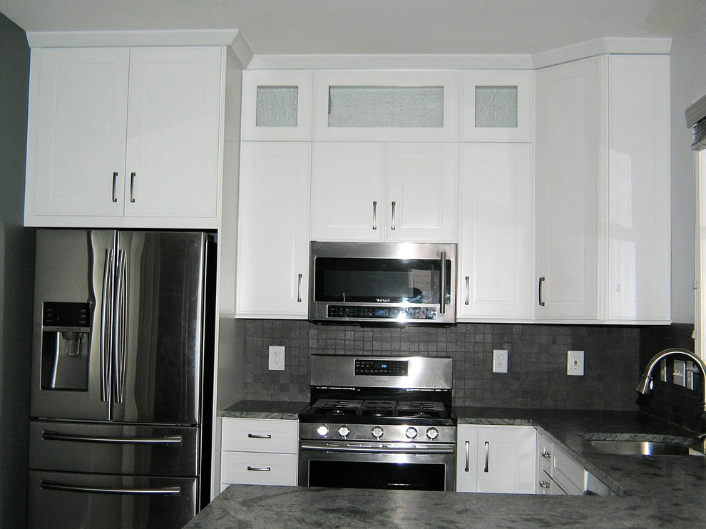 Kitchen - transitional kitchen idea