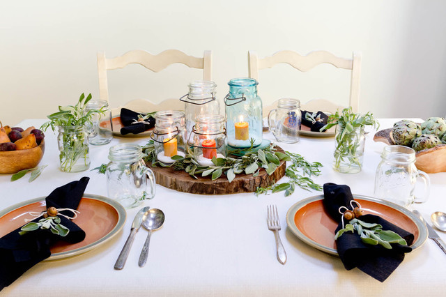 One Table, Two Holiday Settings sala-da-pranzo