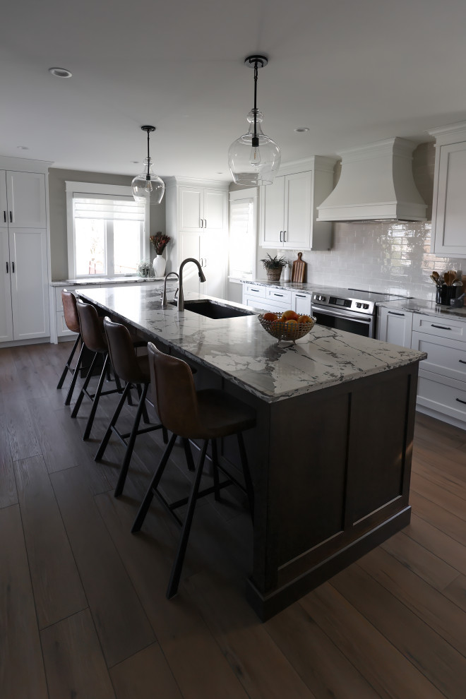 Example of a transitional kitchen design in Toronto
