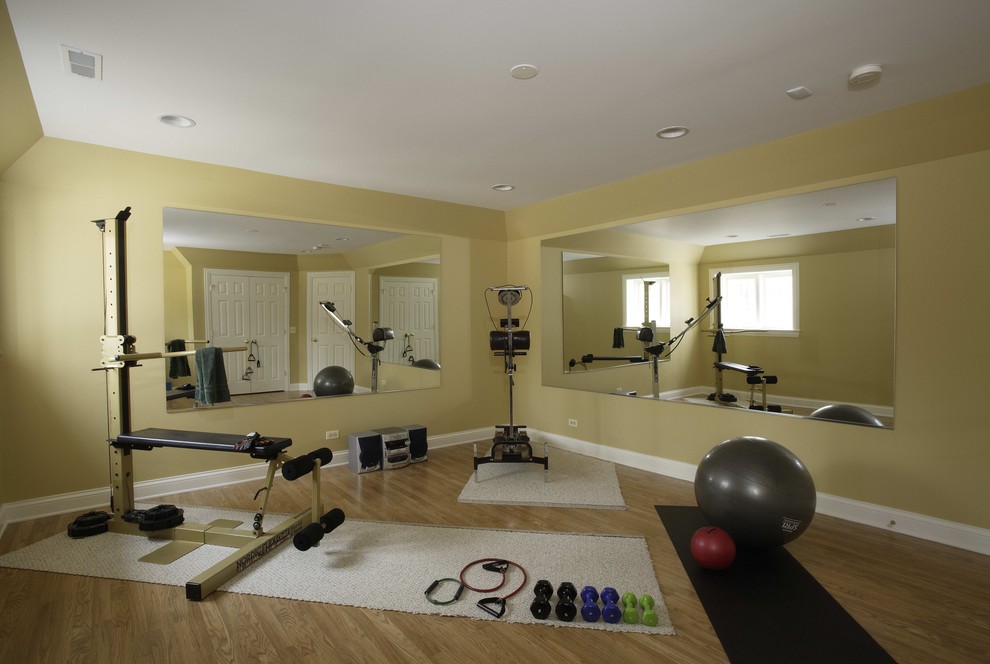 This is an example of a traditional home gym in Chicago.