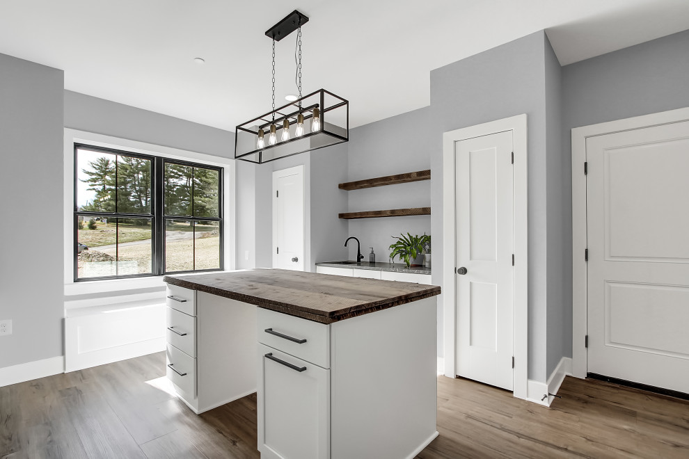 Modern Farmhouse Kitchen with Bonus Craftroom