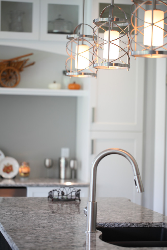 Example of a transitional kitchen design in Toronto