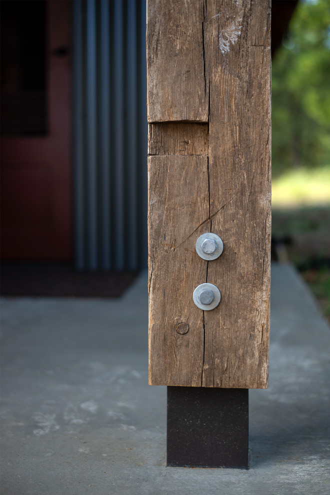 Inspiration for a mid-sized rustic front yard concrete home design remodel with a roof extension