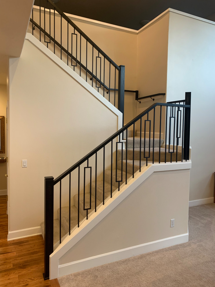 Example of a mid-sized trendy carpeted u-shaped mixed material railing staircase design in Portland with carpeted risers