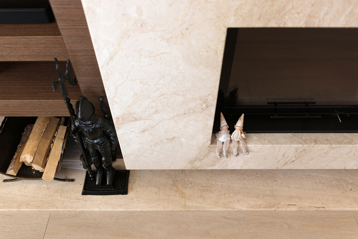 Яркий дом в пригороде