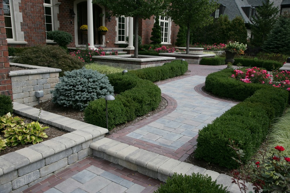 Inspiration for a large traditional front yard full sun garden for summer in Chicago with a retaining wall and brick pavers.