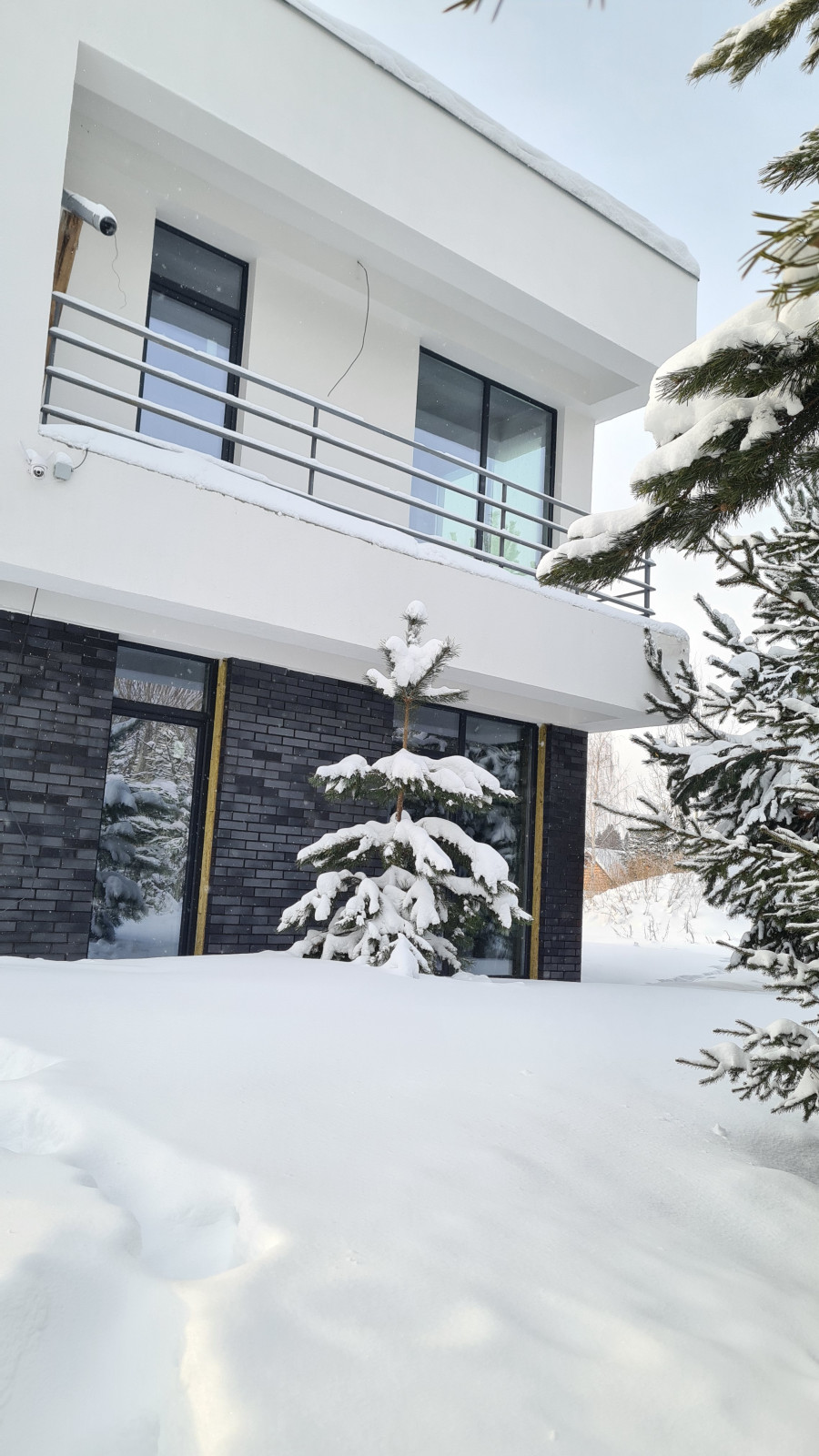 Modern house 150/185+50