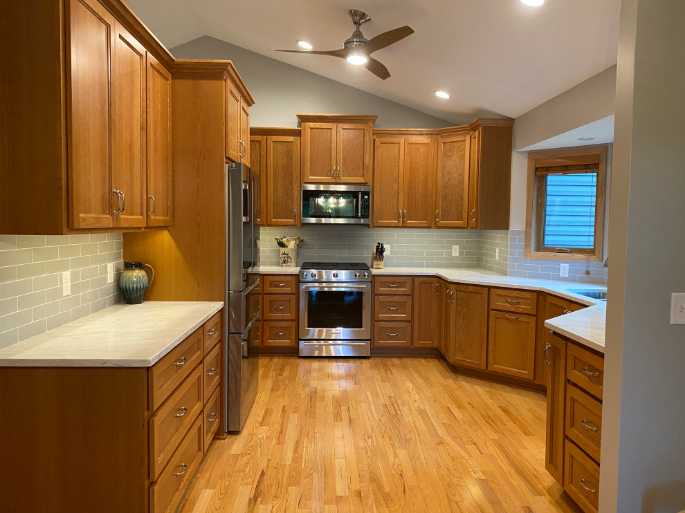 Kitchen - transitional kitchen idea in Minneapolis