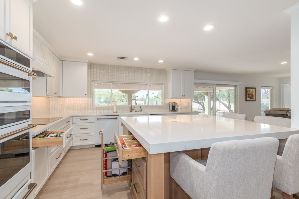 Kitchen - transitional kitchen idea in Phoenix