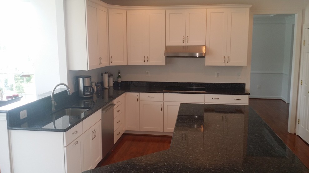 Black & White Modern Kitchen