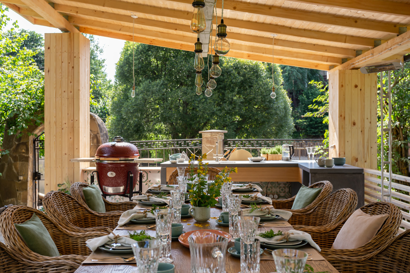 Беседка с летней кухней для Анастасии Вертинской и Степана Михалкова. "На дачу"