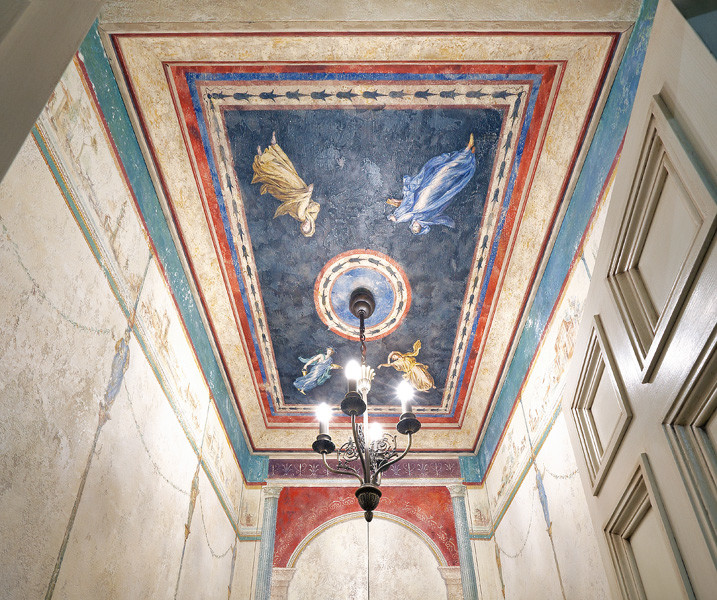 Туалет по мотивам античного Рима.