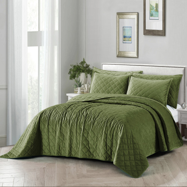Velvet Quilted 5 Piece Bed Spread Set, OverSized King 122" X 106