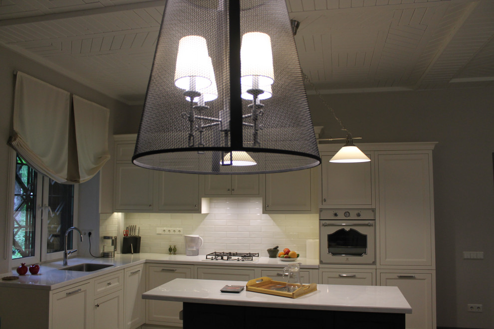 Белая кухня.