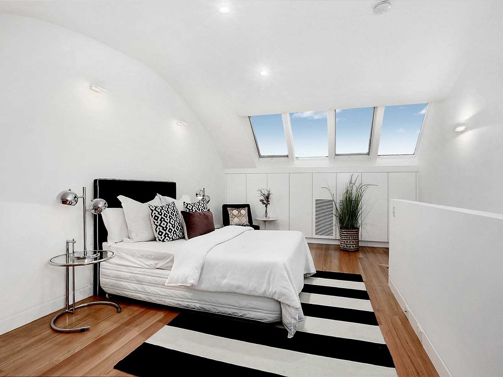 Inspiration for a contemporary bedroom in Sydney.
