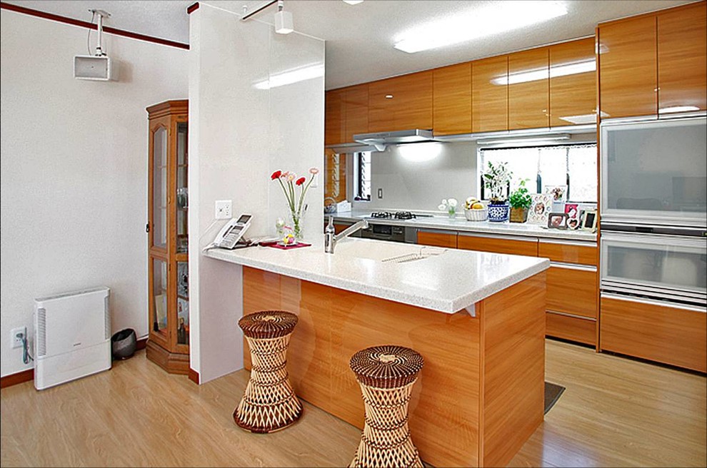 Design ideas for a transitional kitchen in Tokyo Suburbs.