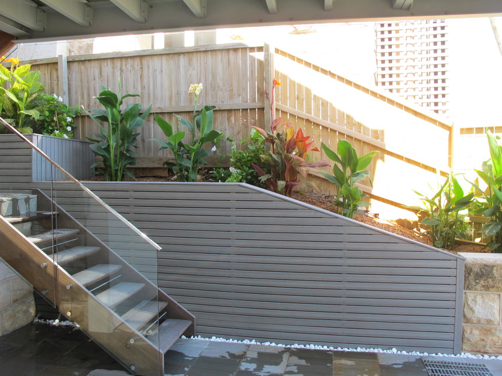 Design ideas for a contemporary side yard garden in Sydney.