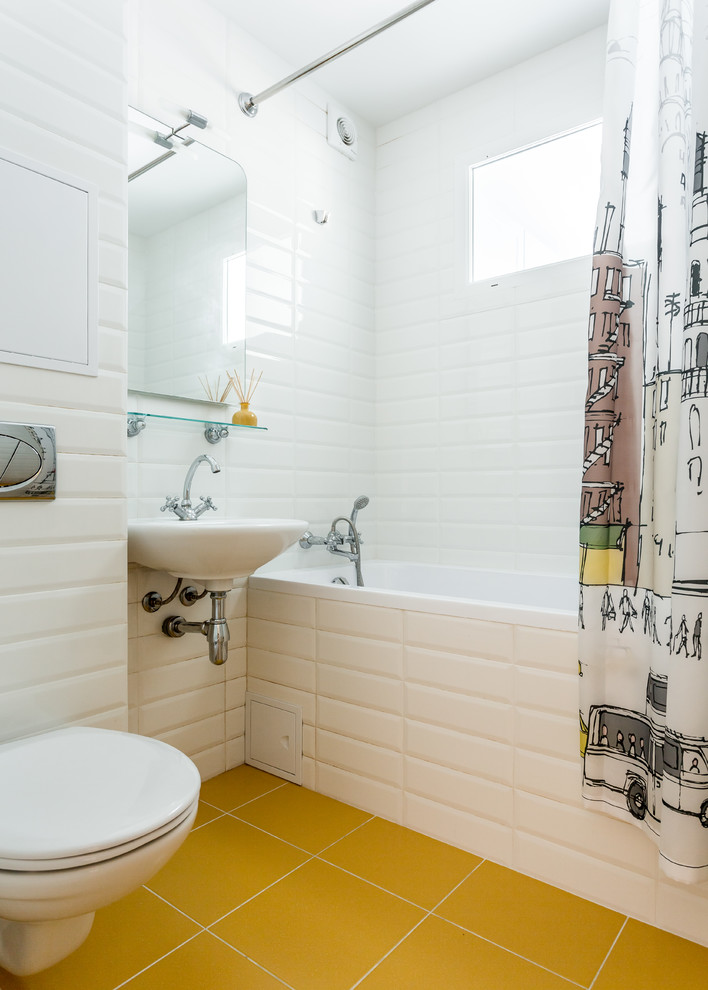 Small midcentury bathroom in Moscow with white cabinets, white walls and yellow floor.