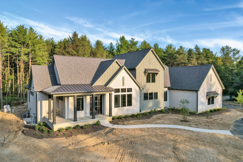 Inspiration for a transitional exterior home remodel in Columbus