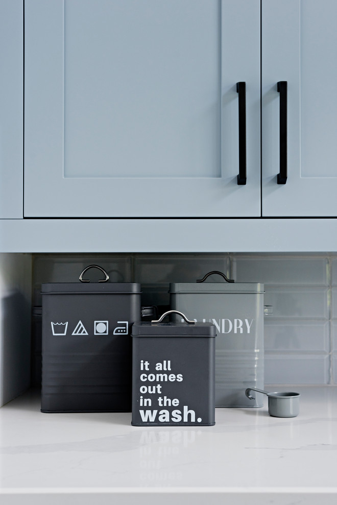 Inspiration for a transitional home design remodel in Toronto
