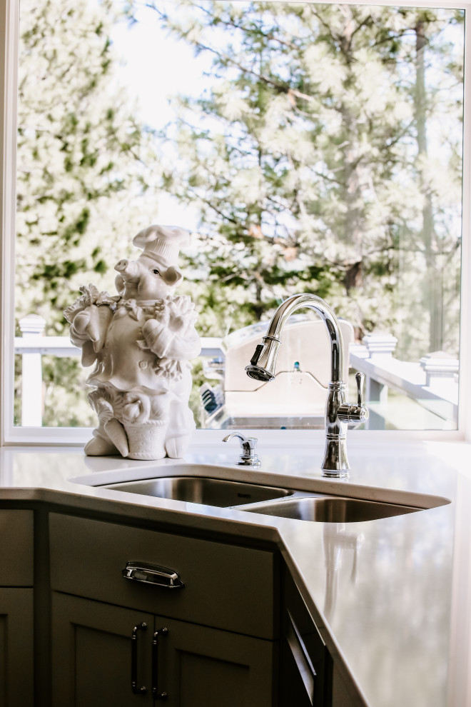 Home design - transitional home design idea in Seattle