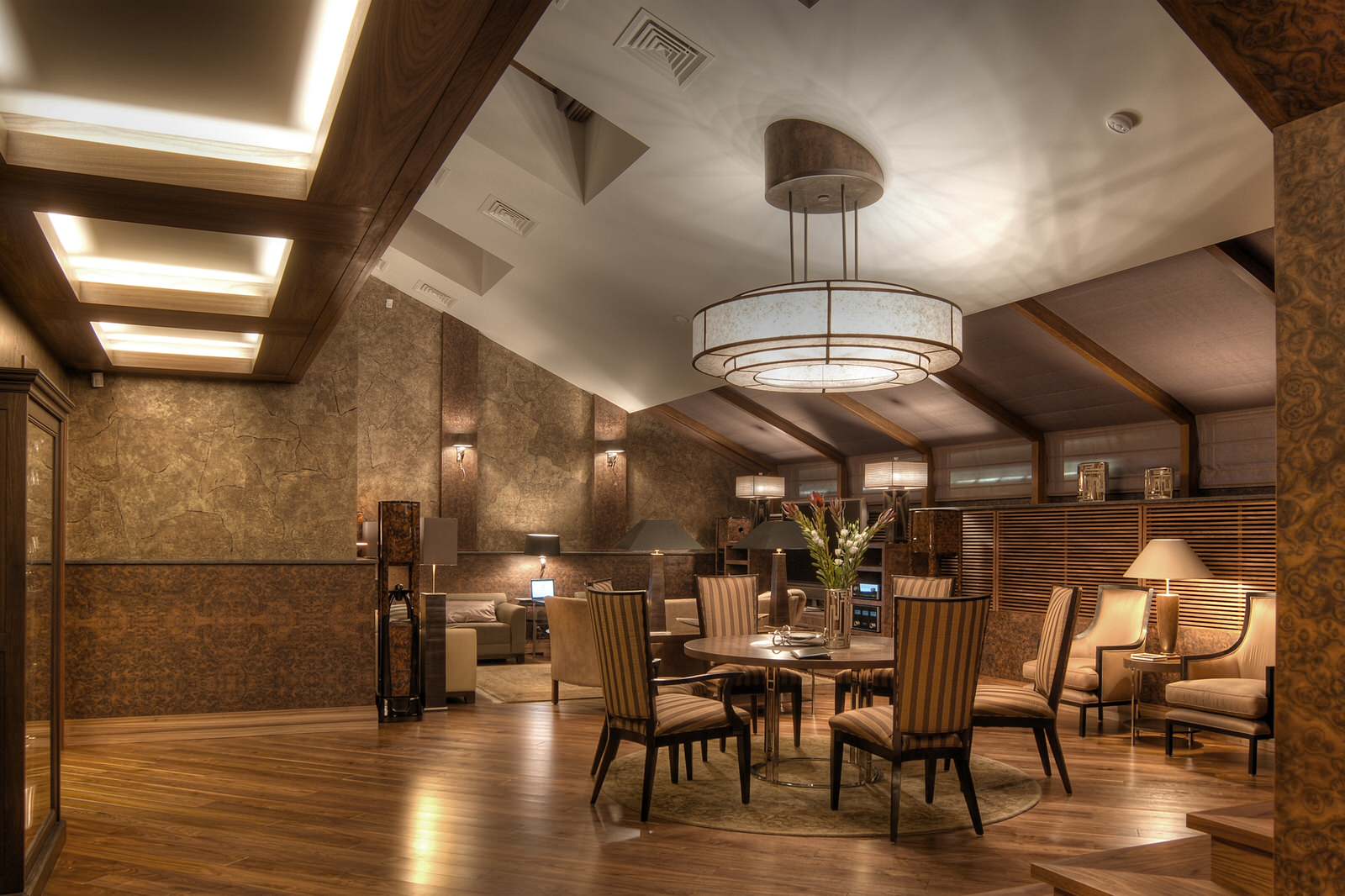 СКРОМНОЕ ОБАЯНИЕ БУРЖУАЗИИ......