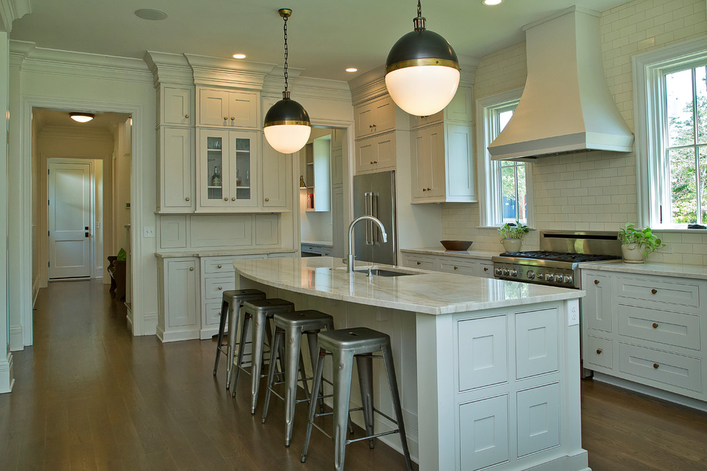 Mid-sized country l-shaped eat-in kitchen in Raleigh with an undermount sink, shaker cabinets, white cabinets, marble benchtops, white splashback, subway tile splashback, stainless steel appliances, dark hardwood floors, with island and brown floor.